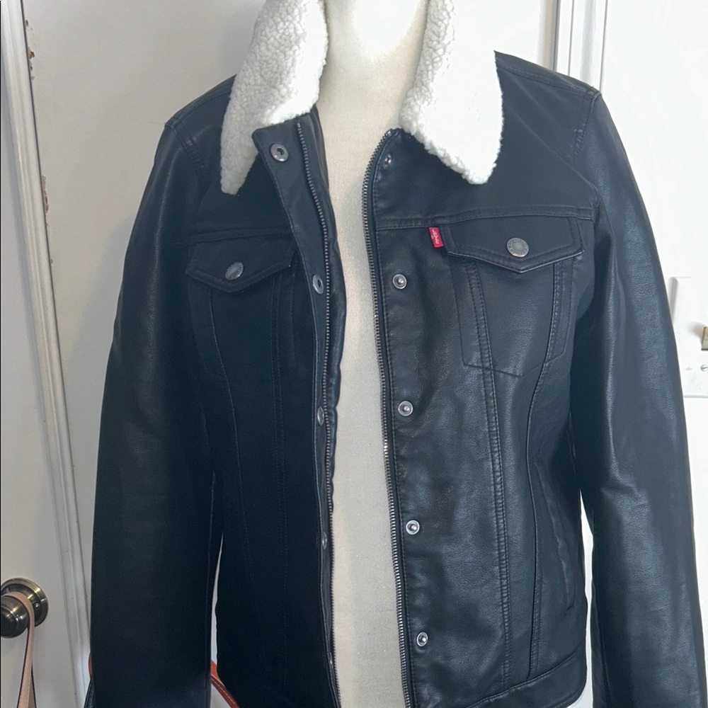 NWT Levi’s Black Leather Jacket with White Sherpa Removable Collar